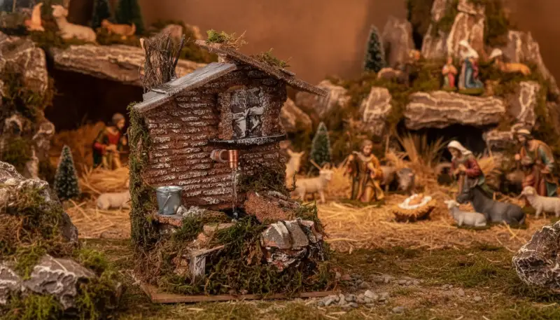 Der Brunnen mit Eimer: Wie dieses Detail Ihre Weihnachtskrippe in ein lebendiges Meisterwerk verwandelt