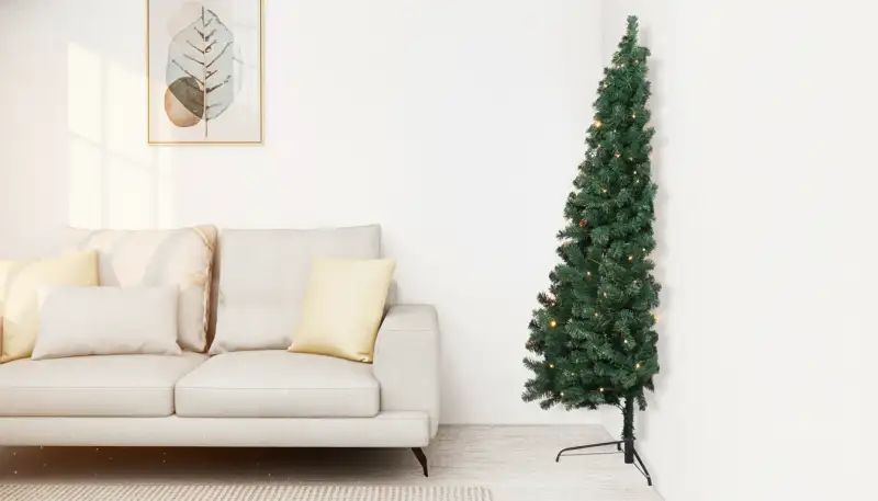 Halber Weihnachtsbaum Wandmontage: Eleganz im Raum